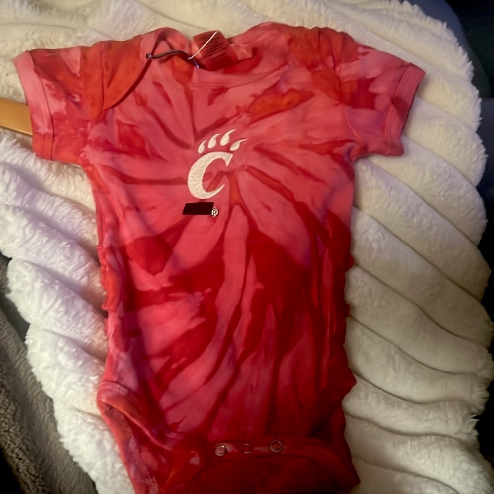 U of C “Bearcat” Tye Dyed Onesie (NWT)